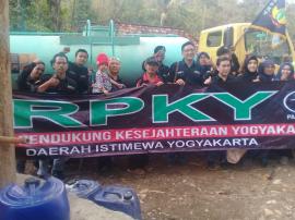 GRM Hertriasning bersama RPKY Droping Air Bersih Di Wilayah Giripurwo